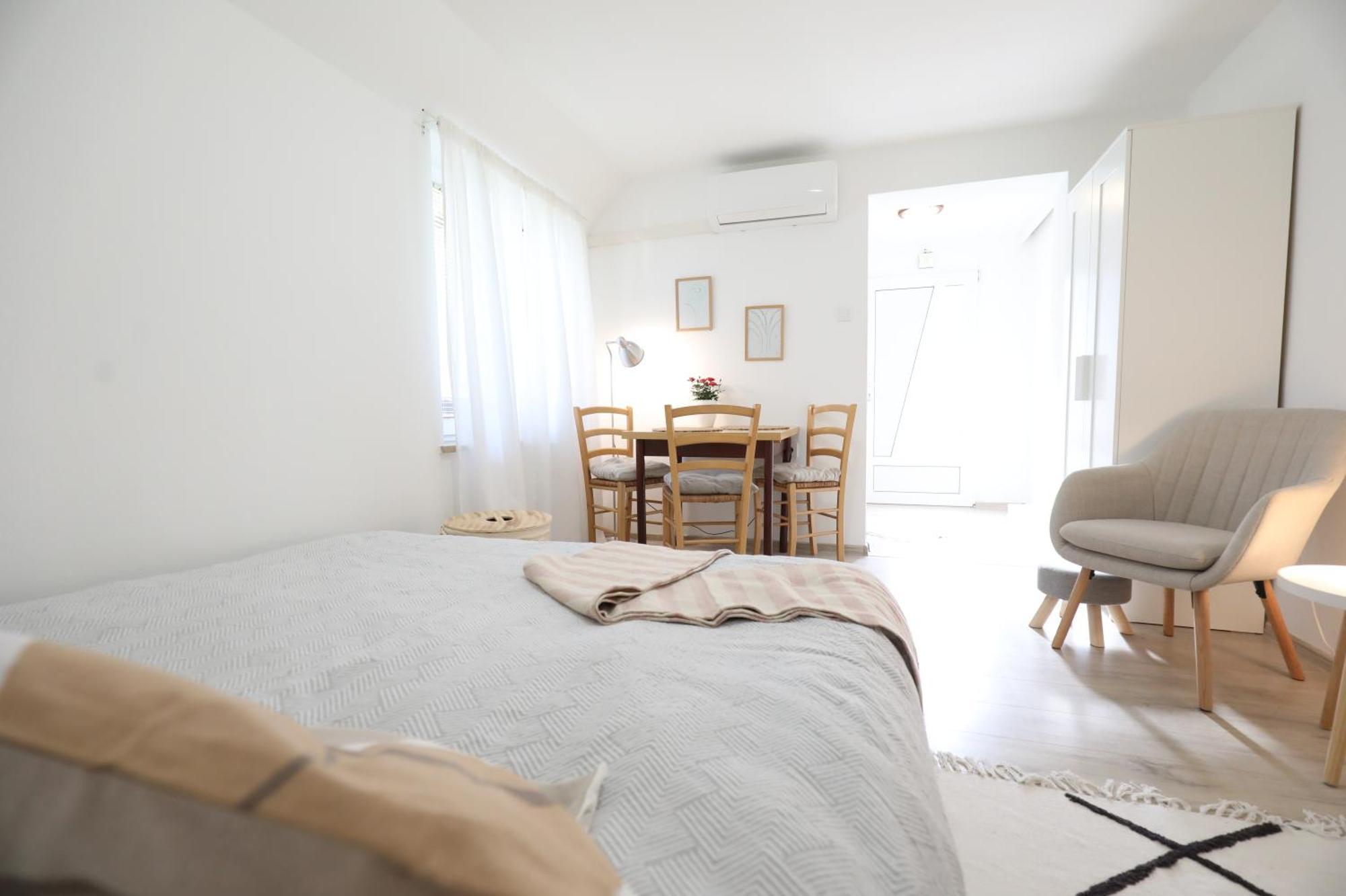 Apartment Mir พูลา ภายนอก รูปภาพ